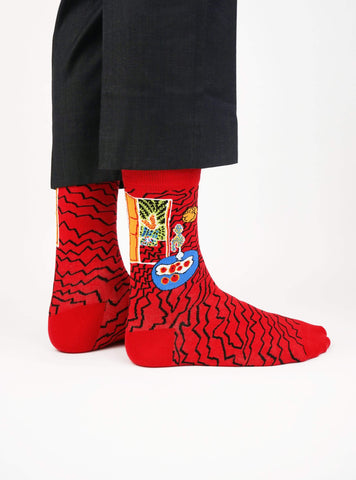 Rotes Interieur, Stillleben auf blauem Tisch