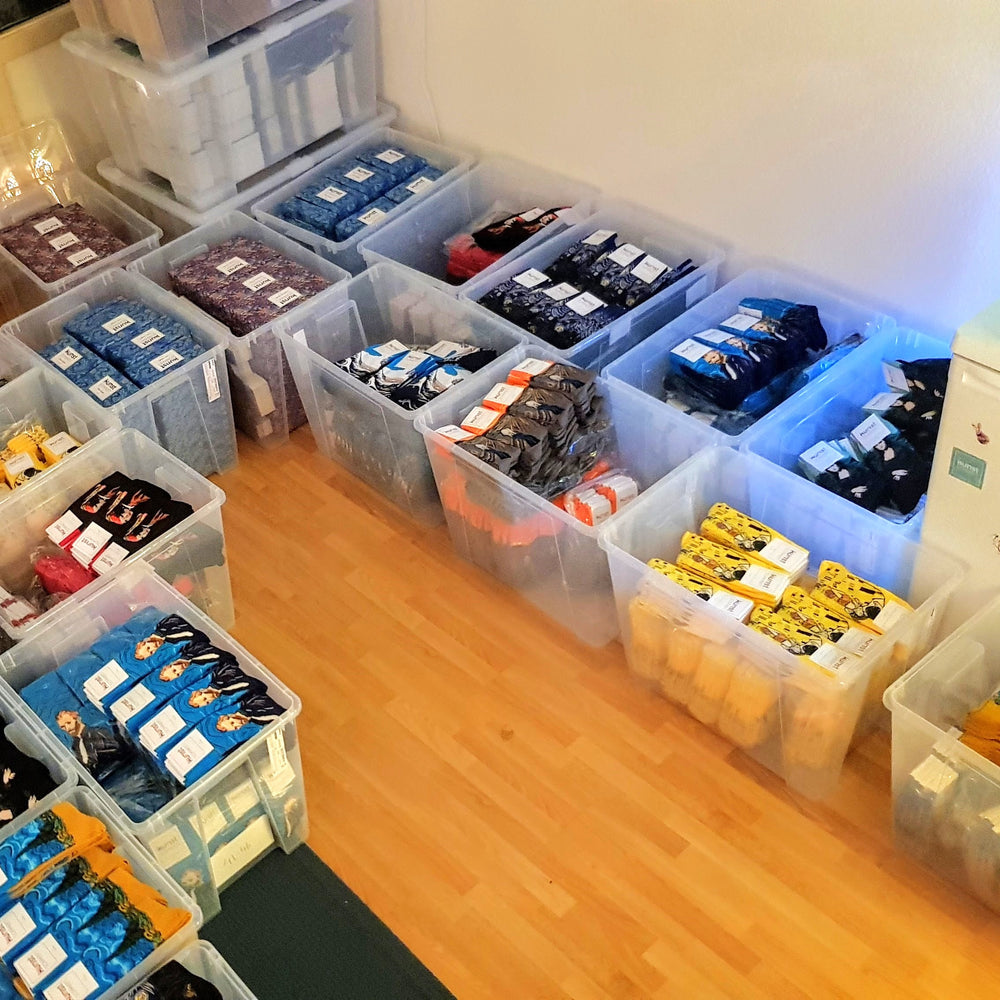 Dezember 2020: unsere ersten Socken, in Takos Wohnzimmer