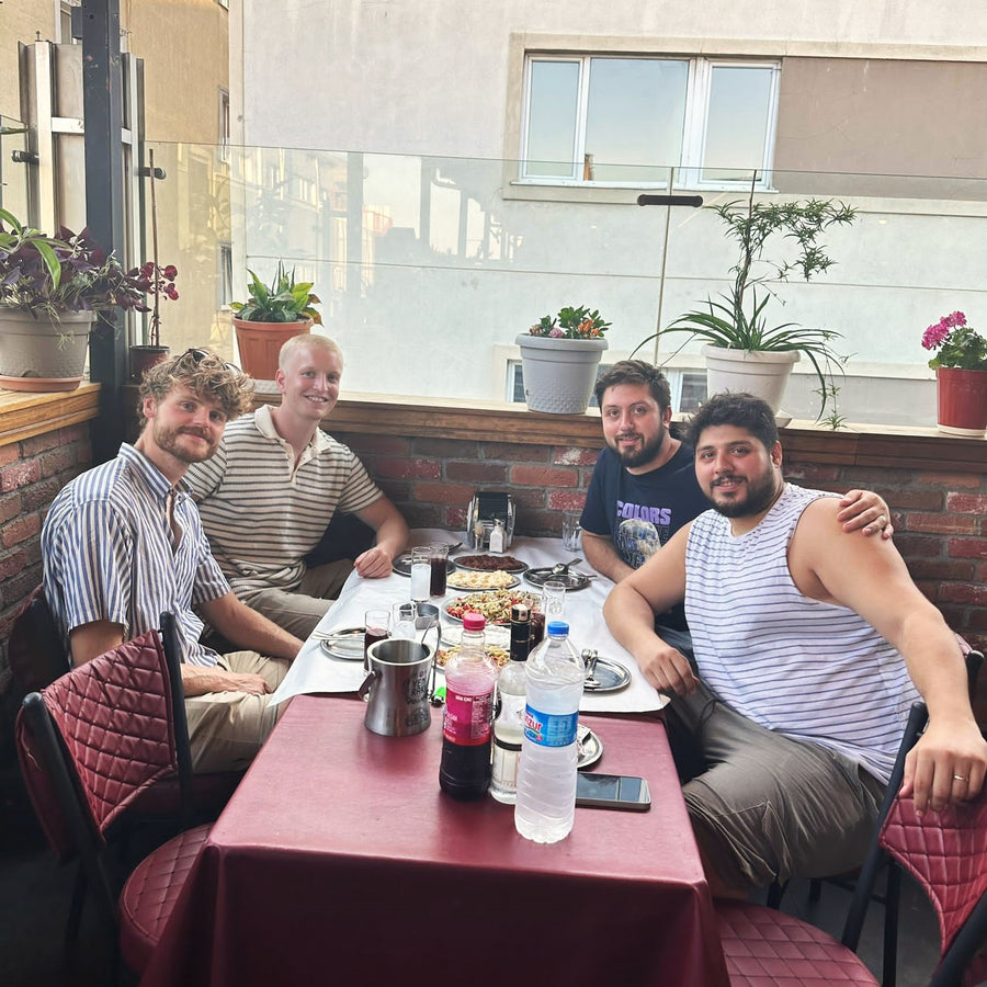 Gemeinsam am Tisch in Istanbul, August 2023