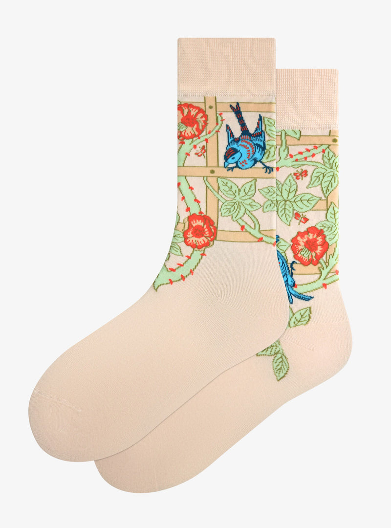 Chaussettes Trellis de Kunstsokken d'après William Morris, crème avec roses, treillage et oiseaux bleus